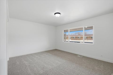 Tiny photo for 725 E THREE FOUNTAINS CIR #57, Murray, UT 84107 (MLS # 2132763)