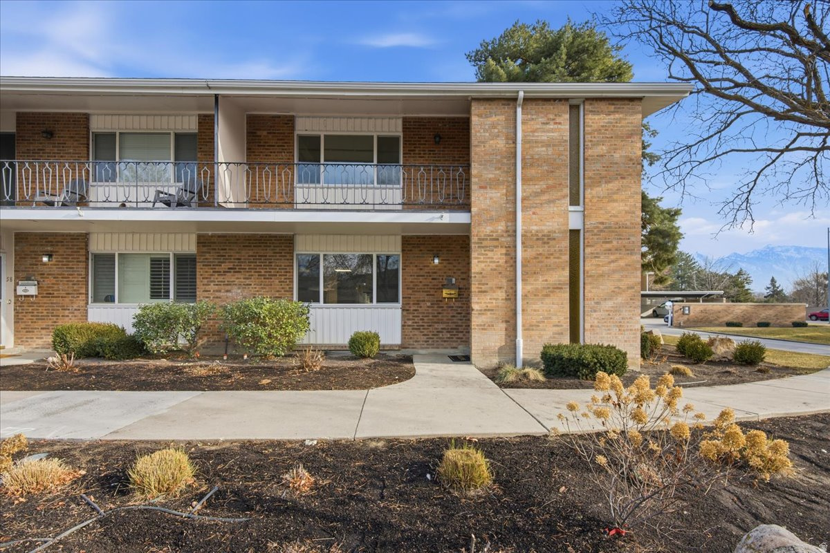 THREE FOUNTAINS - Residential