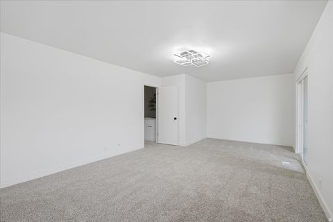Tiny photo for 725 E THREE FOUNTAINS CIR #57, Murray, UT 84107 (MLS # 2132763)