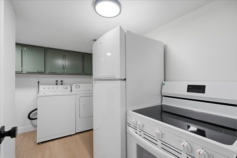 Tiny photo for 725 E THREE FOUNTAINS CIR #57, Murray, UT 84107 (MLS # 2132763)