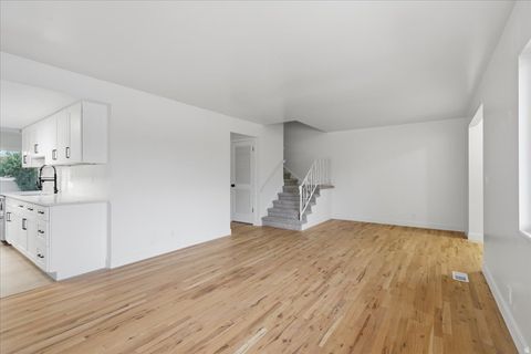 Tiny photo for 725 E THREE FOUNTAINS CIR #57, Murray, UT 84107 (MLS # 2132763)