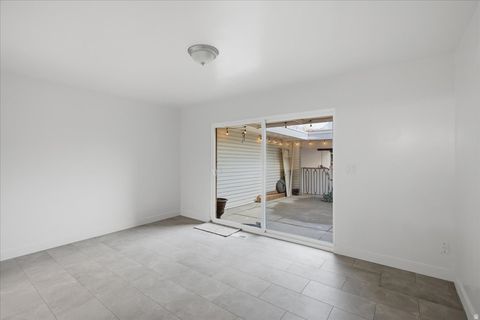 Tiny photo for 725 E THREE FOUNTAINS CIR #57, Murray, UT 84107 (MLS # 2132763)