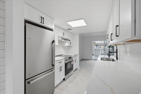 Tiny photo for 725 E THREE FOUNTAINS CIR #57, Murray, UT 84107 (MLS # 2132763)