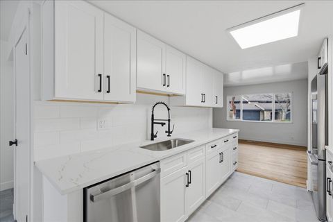 Tiny photo for 725 E THREE FOUNTAINS CIR #57, Murray, UT 84107 (MLS # 2132763)