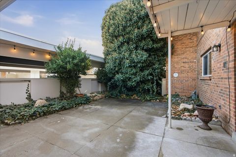 Tiny photo for 725 E THREE FOUNTAINS CIR #57, Murray, UT 84107 (MLS # 2132763)