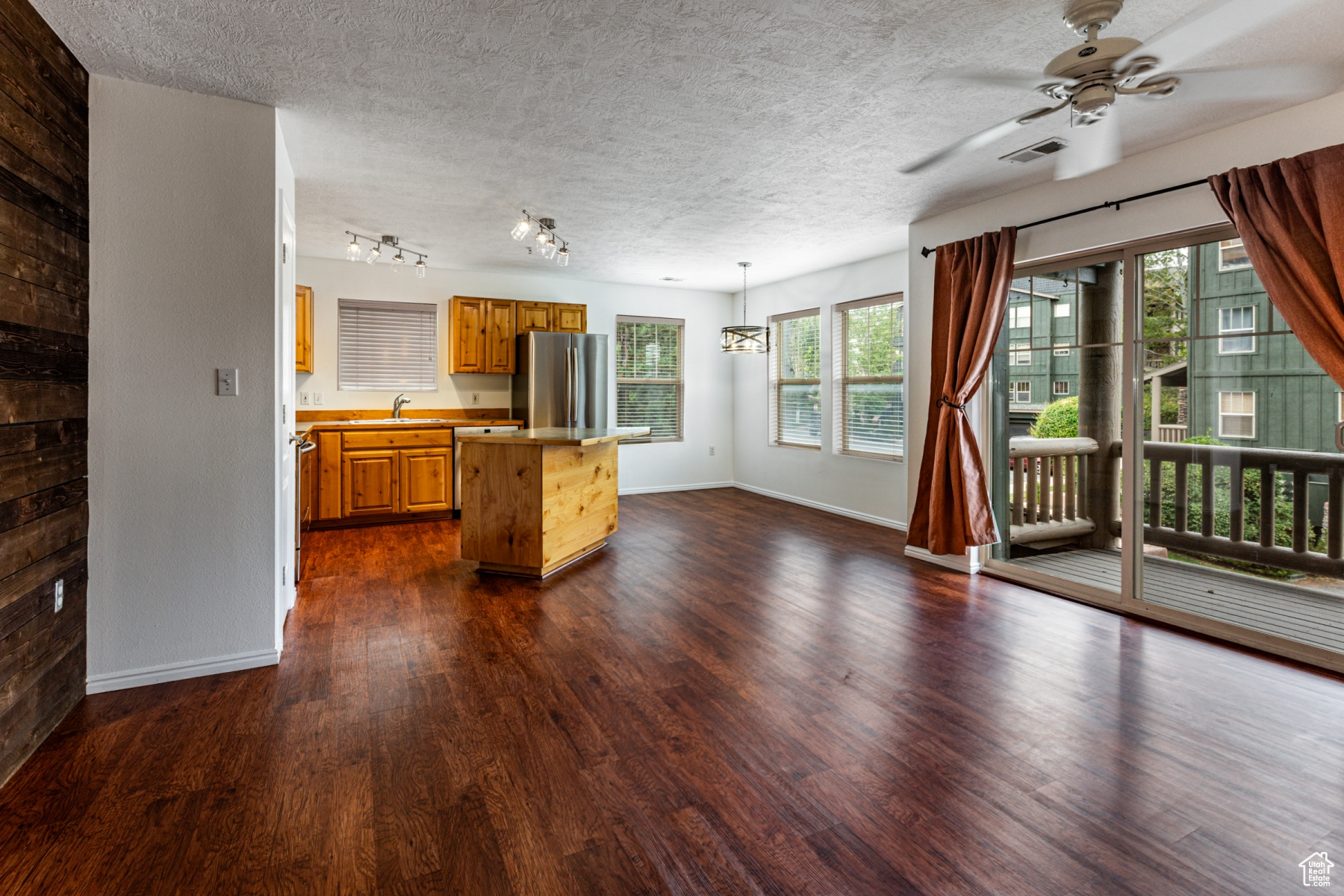FOX BAY CONDOMINIUMS - Residential Lease