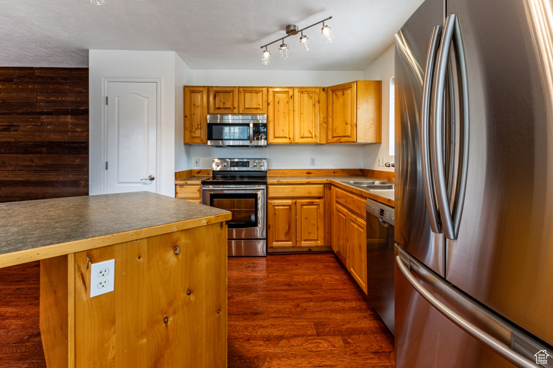 FOX BAY CONDOMINIUMS - Residential Lease