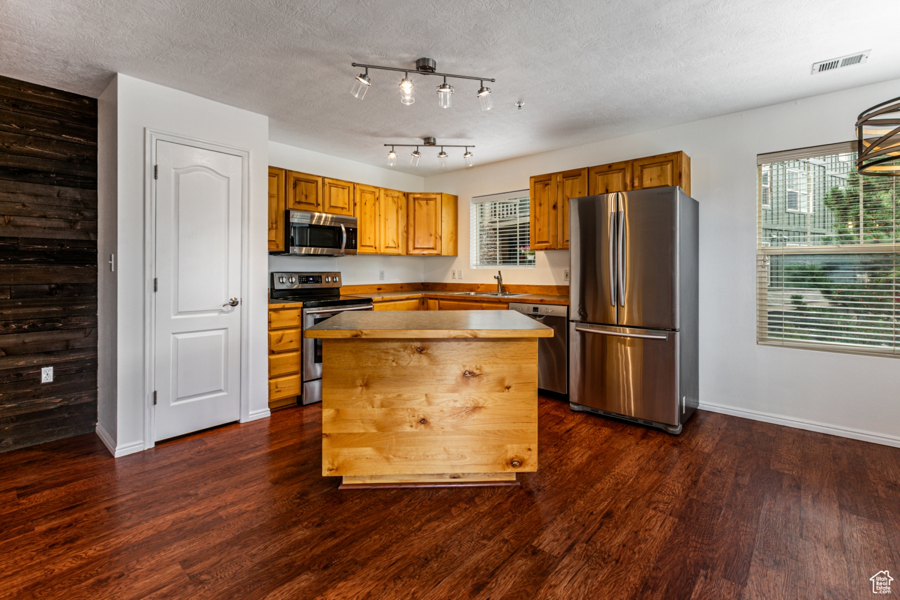 FOX BAY CONDOMINIUMS - Residential Lease