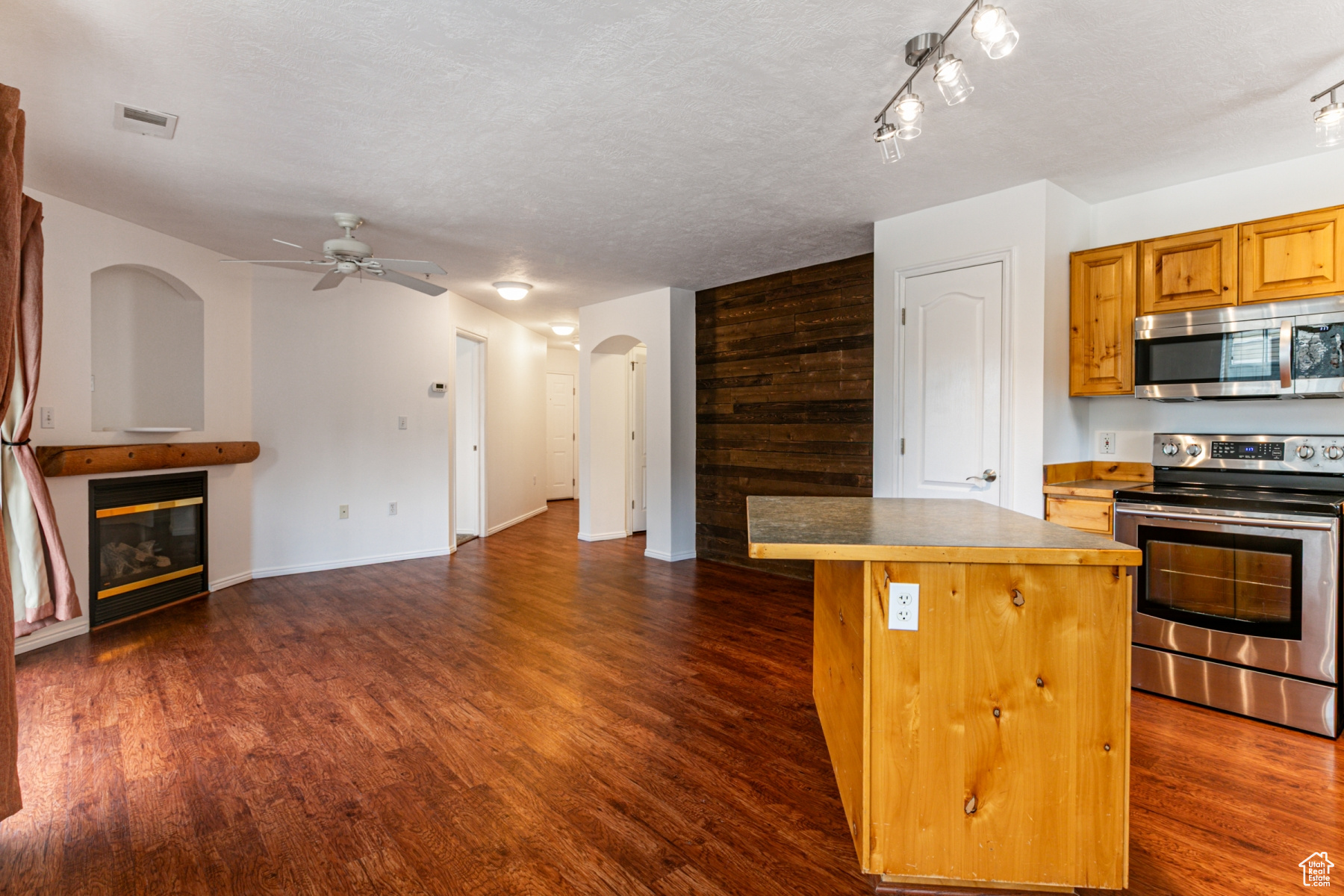 FOX BAY CONDOMINIUMS - Residential Lease