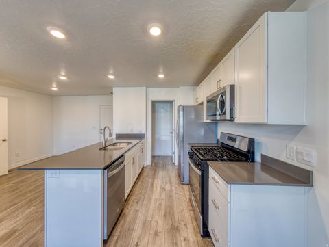 Tiny photo for 458 N TRIDENT DR, Saratoga Springs, UT 84045 (MLS # 2126226)