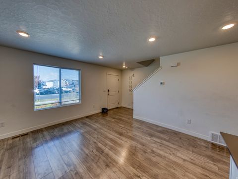 Tiny photo for 458 N TRIDENT DR, Saratoga Springs, UT 84045 (MLS # 2126226)