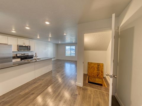 Tiny photo for 458 N TRIDENT DR, Saratoga Springs, UT 84045 (MLS # 2126226)