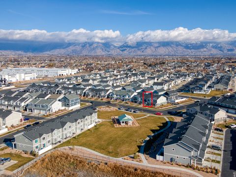 Tiny photo for 458 N TRIDENT DR, Saratoga Springs, UT 84045 (MLS # 2126226)