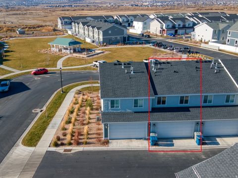 Tiny photo for 458 N TRIDENT DR, Saratoga Springs, UT 84045 (MLS # 2126226)
