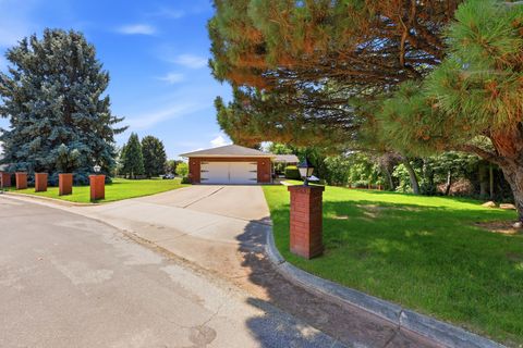 Tiny photo for 381 OAK LN, Kaysville, UT 84037 (MLS # 2169093)