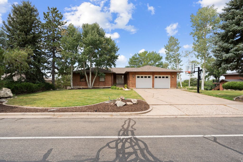 Photo of 570 S 1800 E, Fruit Heights, UT 84037 (MLS # 2134311)