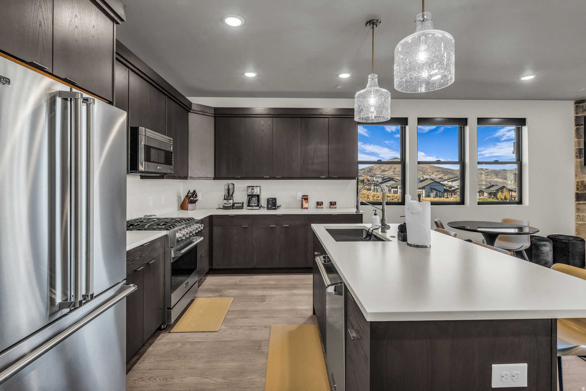 MAYFLOWER LAKESIDE - Residential