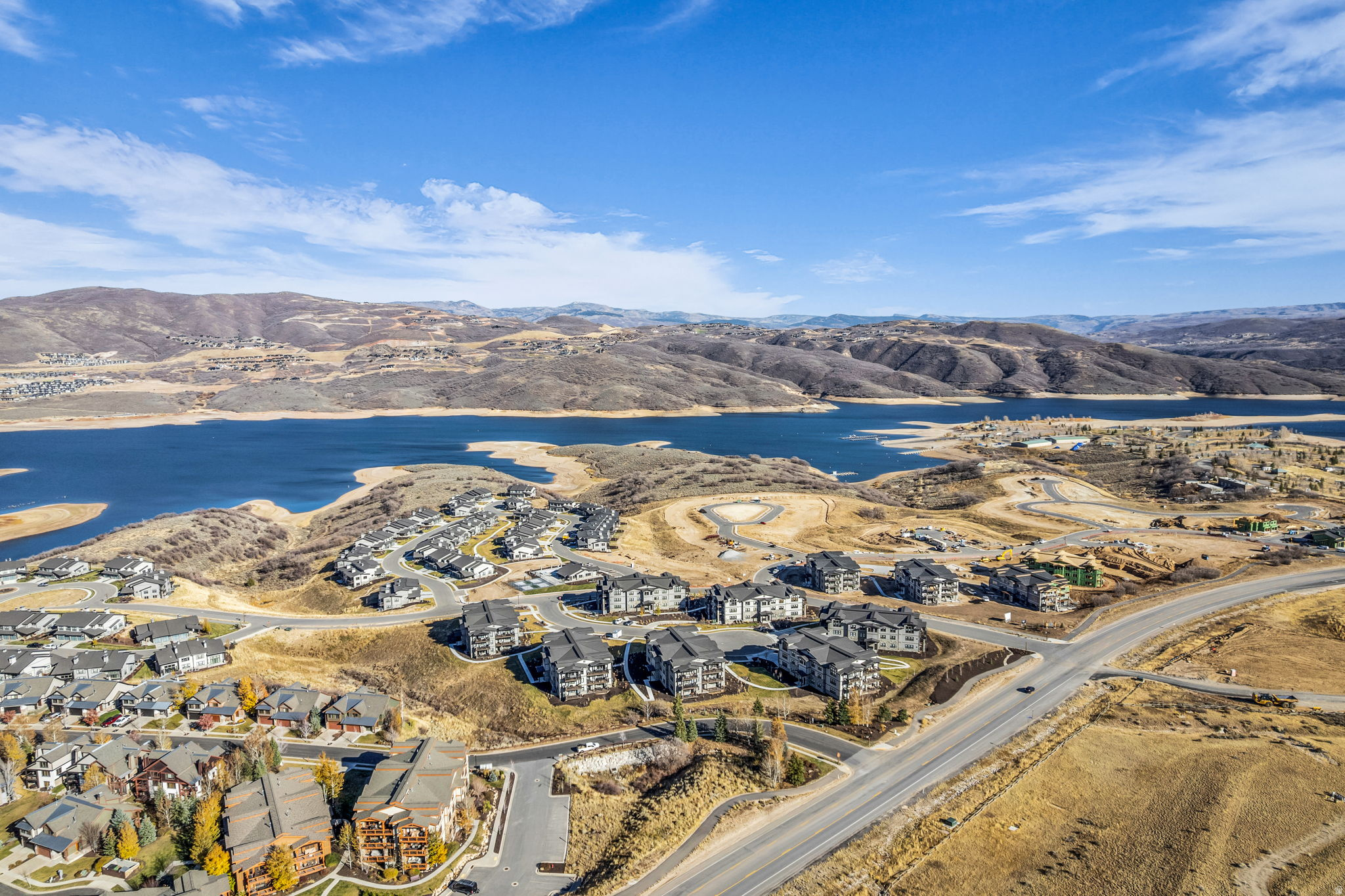 MAYFLOWER LAKESIDE - Residential