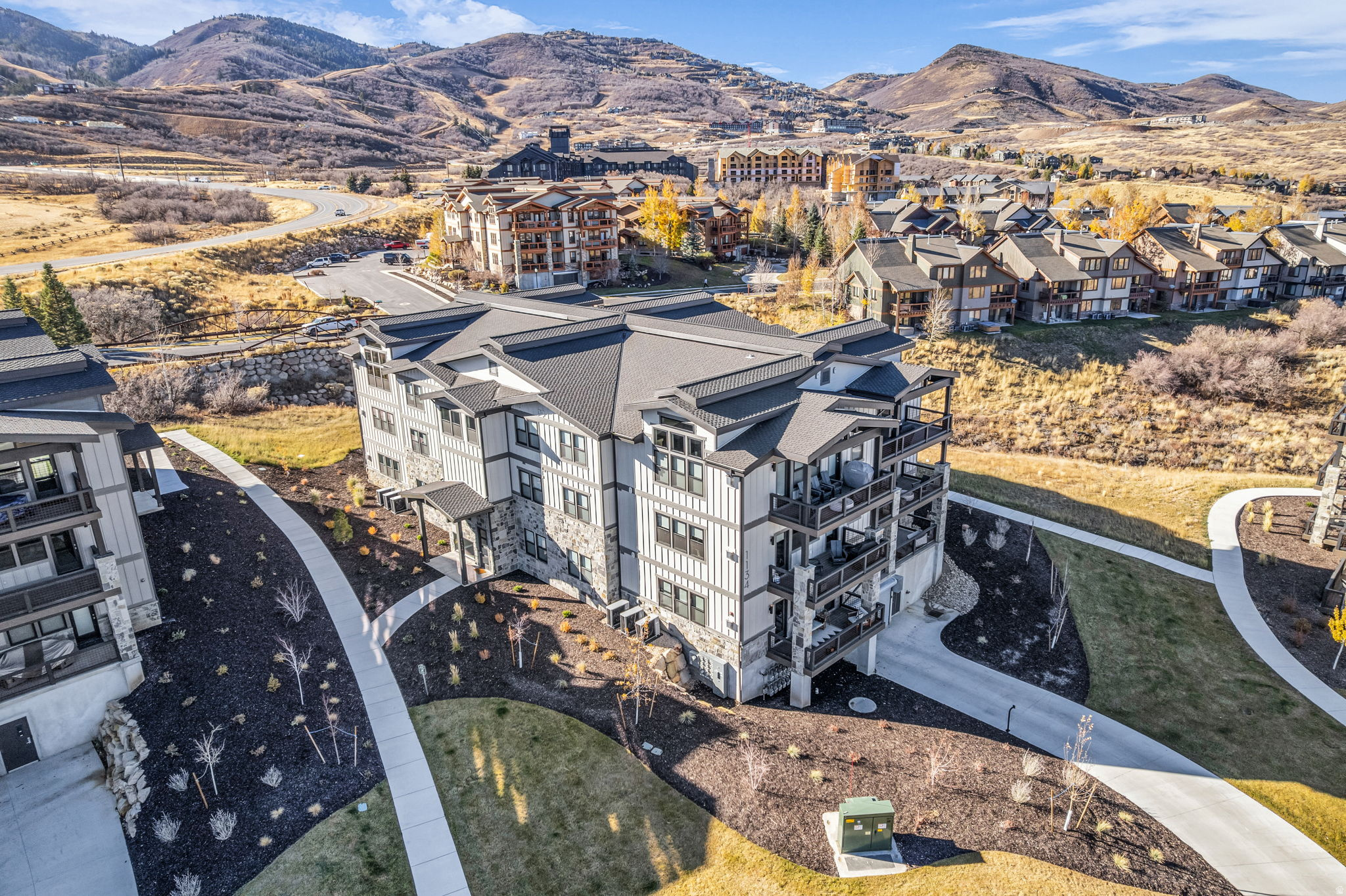 MAYFLOWER LAKESIDE - Residential