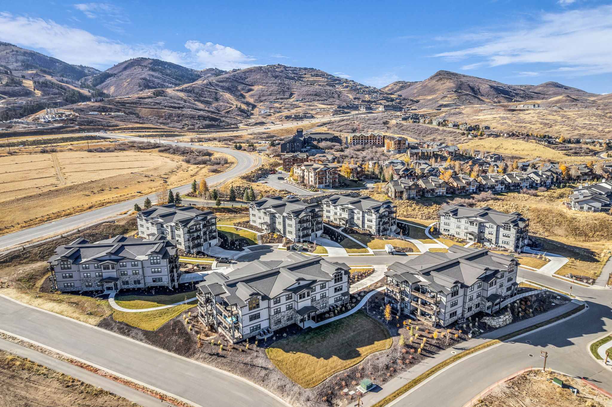 MAYFLOWER LAKESIDE - Residential