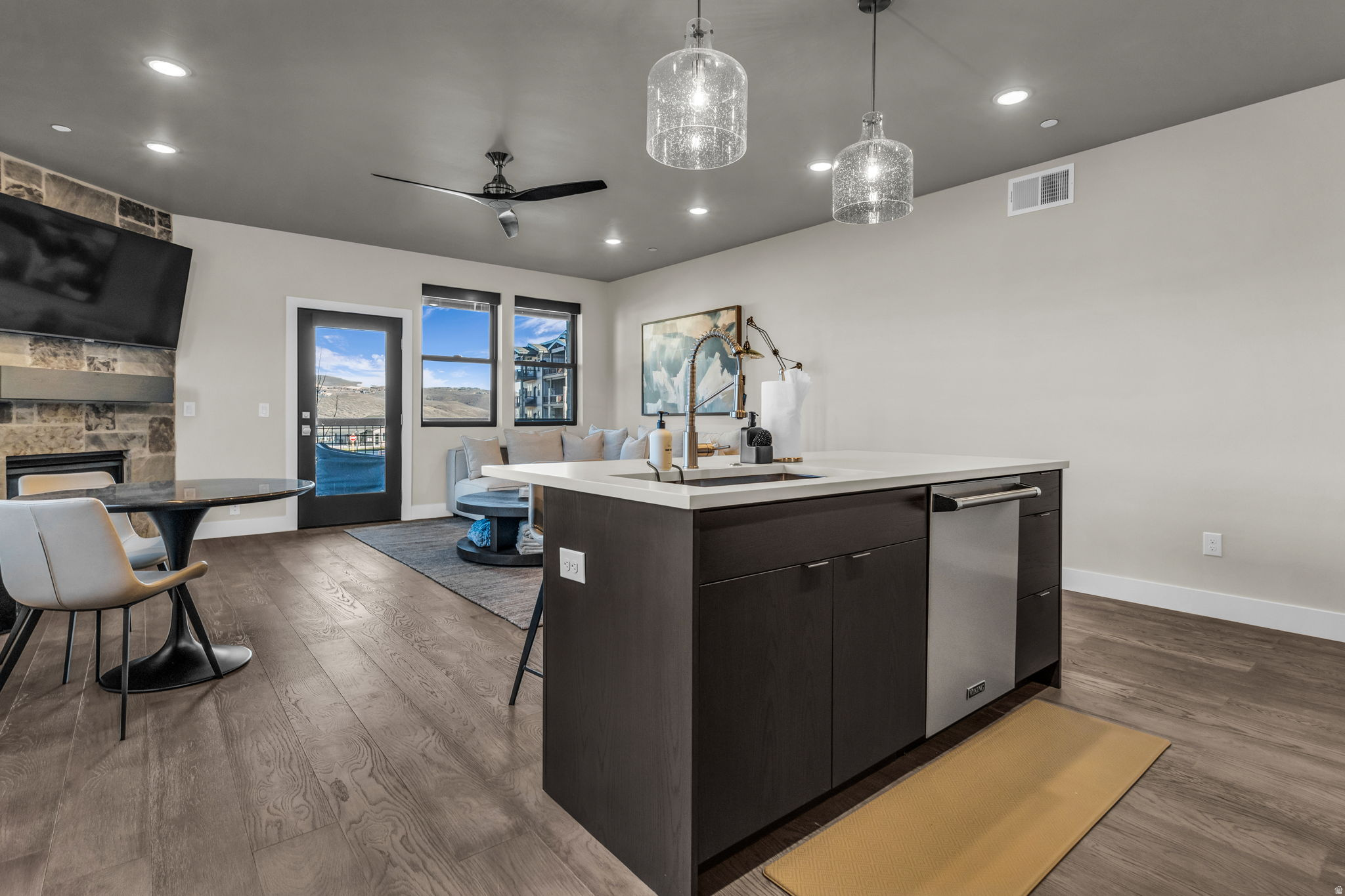 MAYFLOWER LAKESIDE - Residential