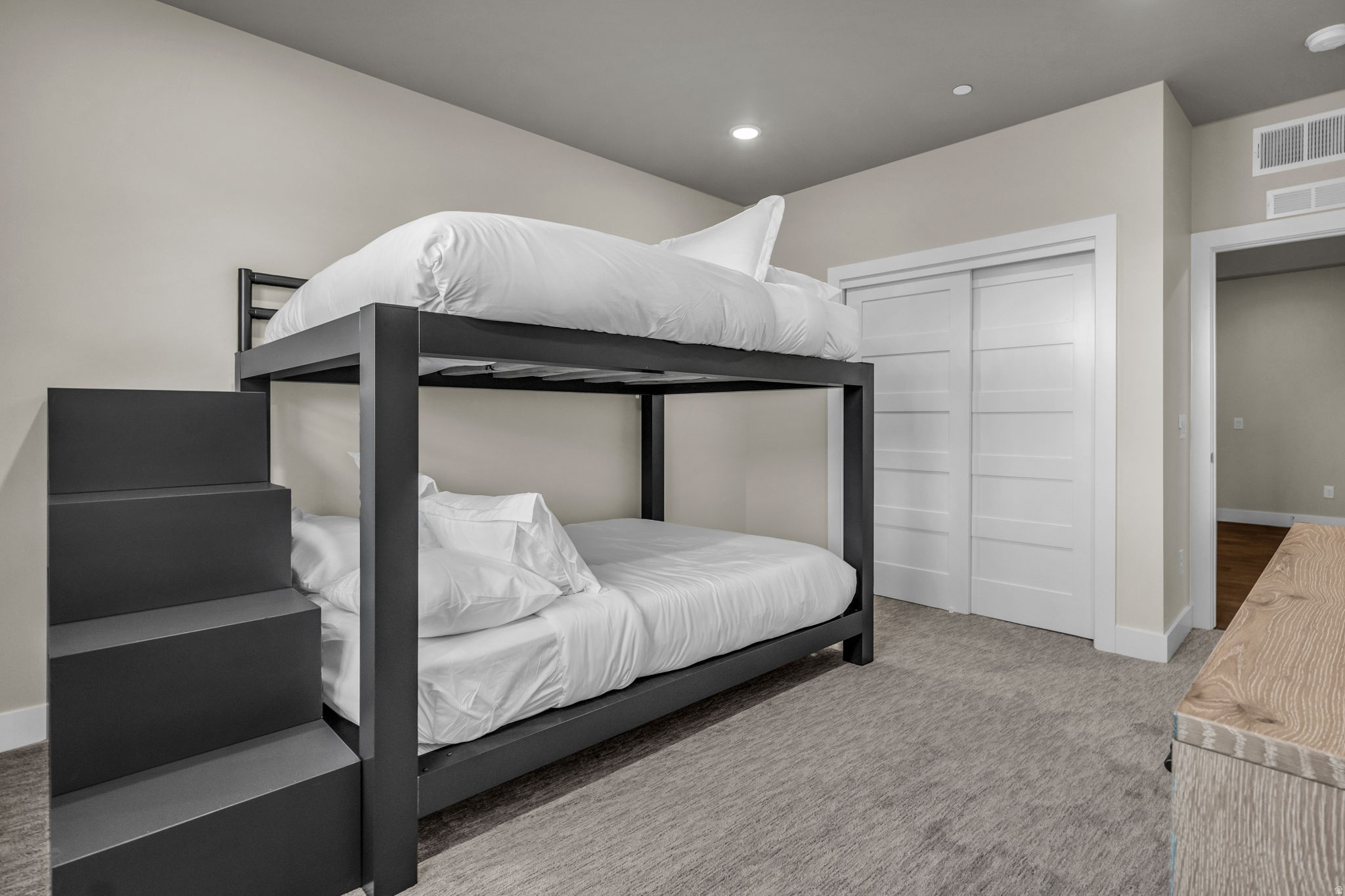 MAYFLOWER LAKESIDE - Residential