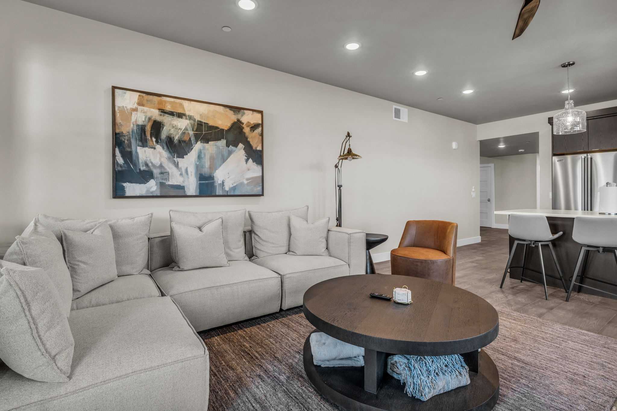 MAYFLOWER LAKESIDE - Residential