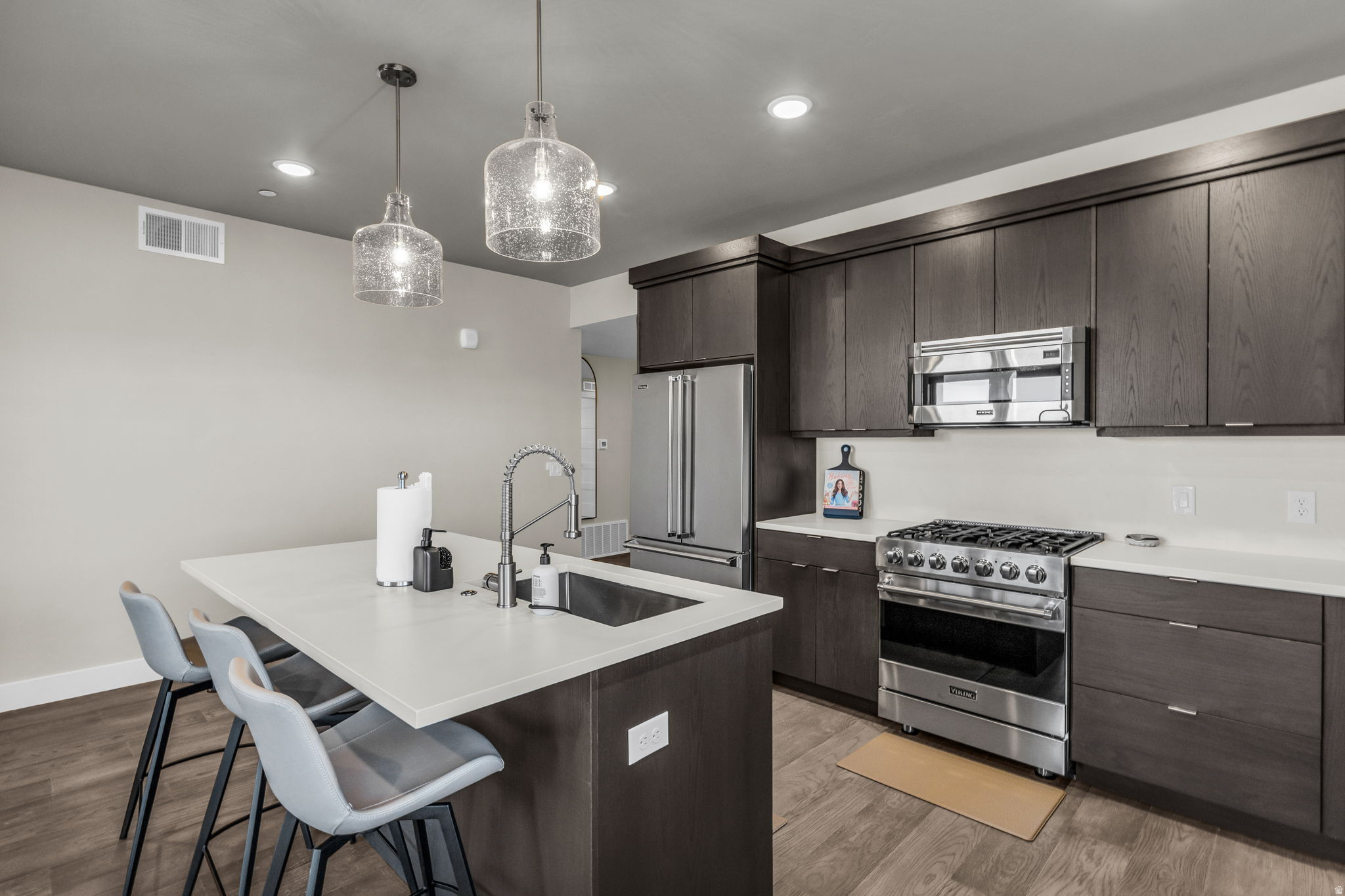 MAYFLOWER LAKESIDE - Residential