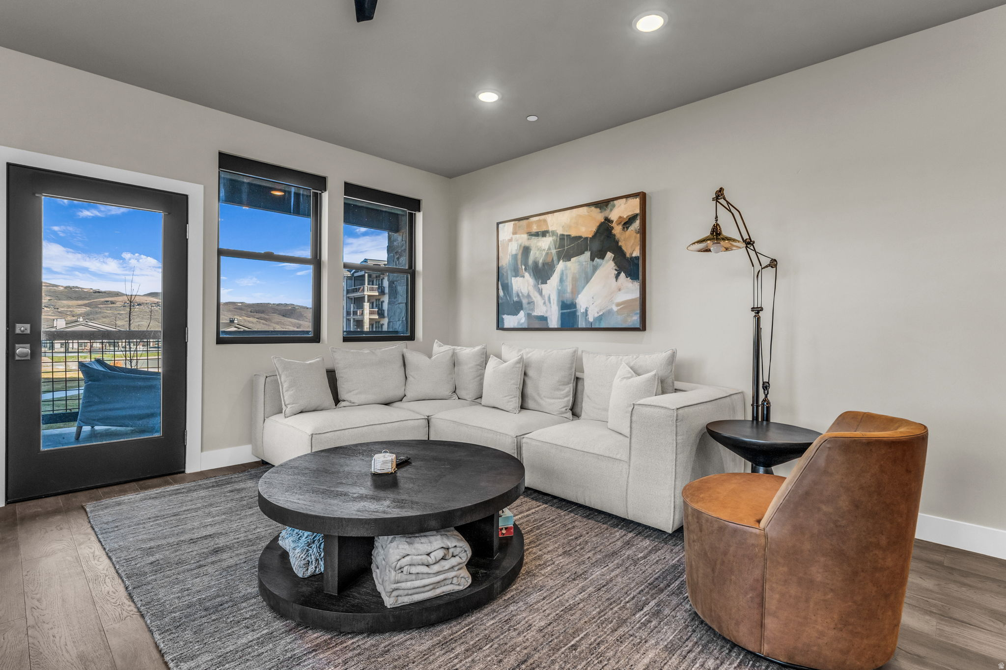 MAYFLOWER LAKESIDE - Residential