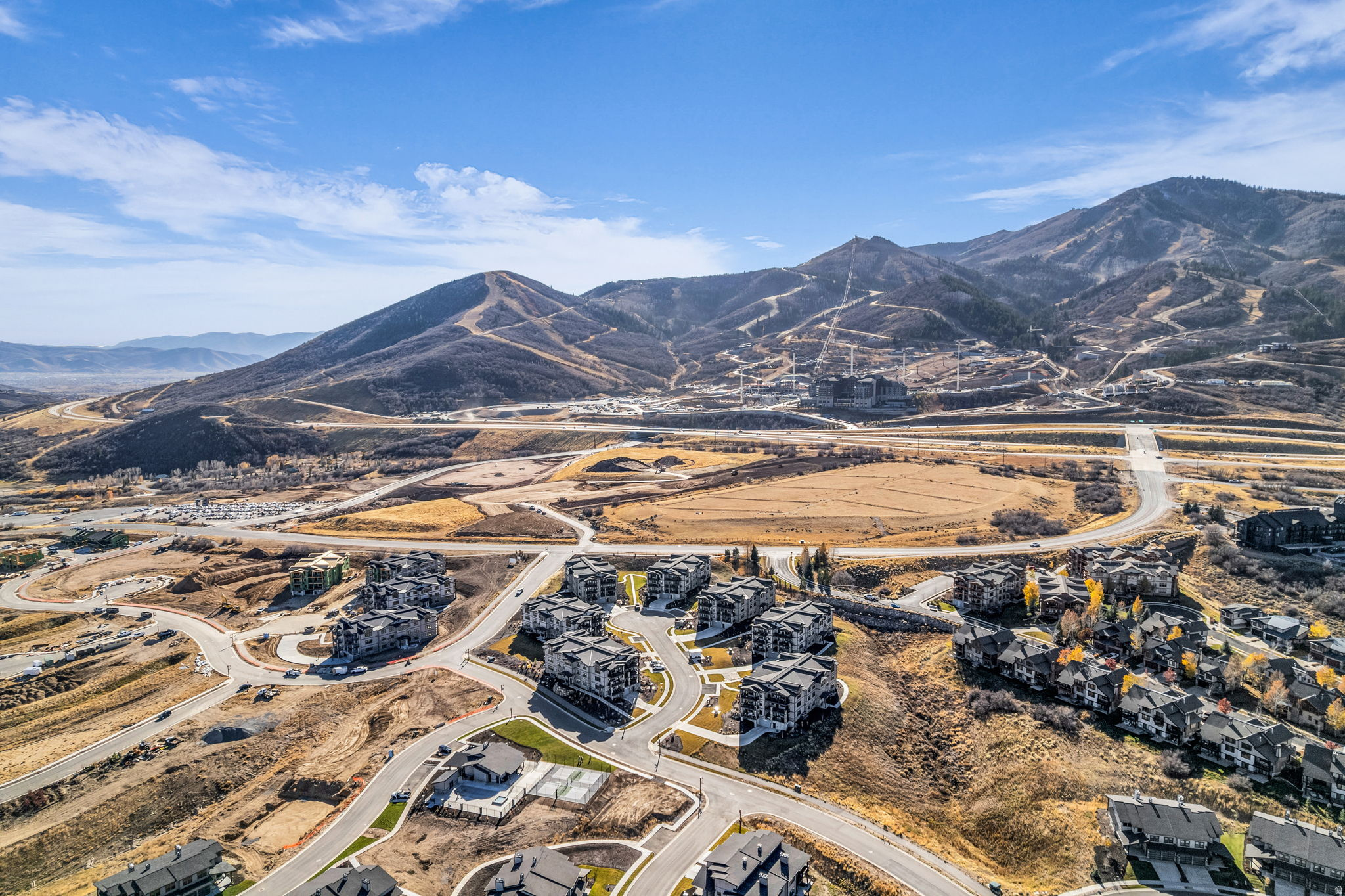 MAYFLOWER LAKESIDE - Residential