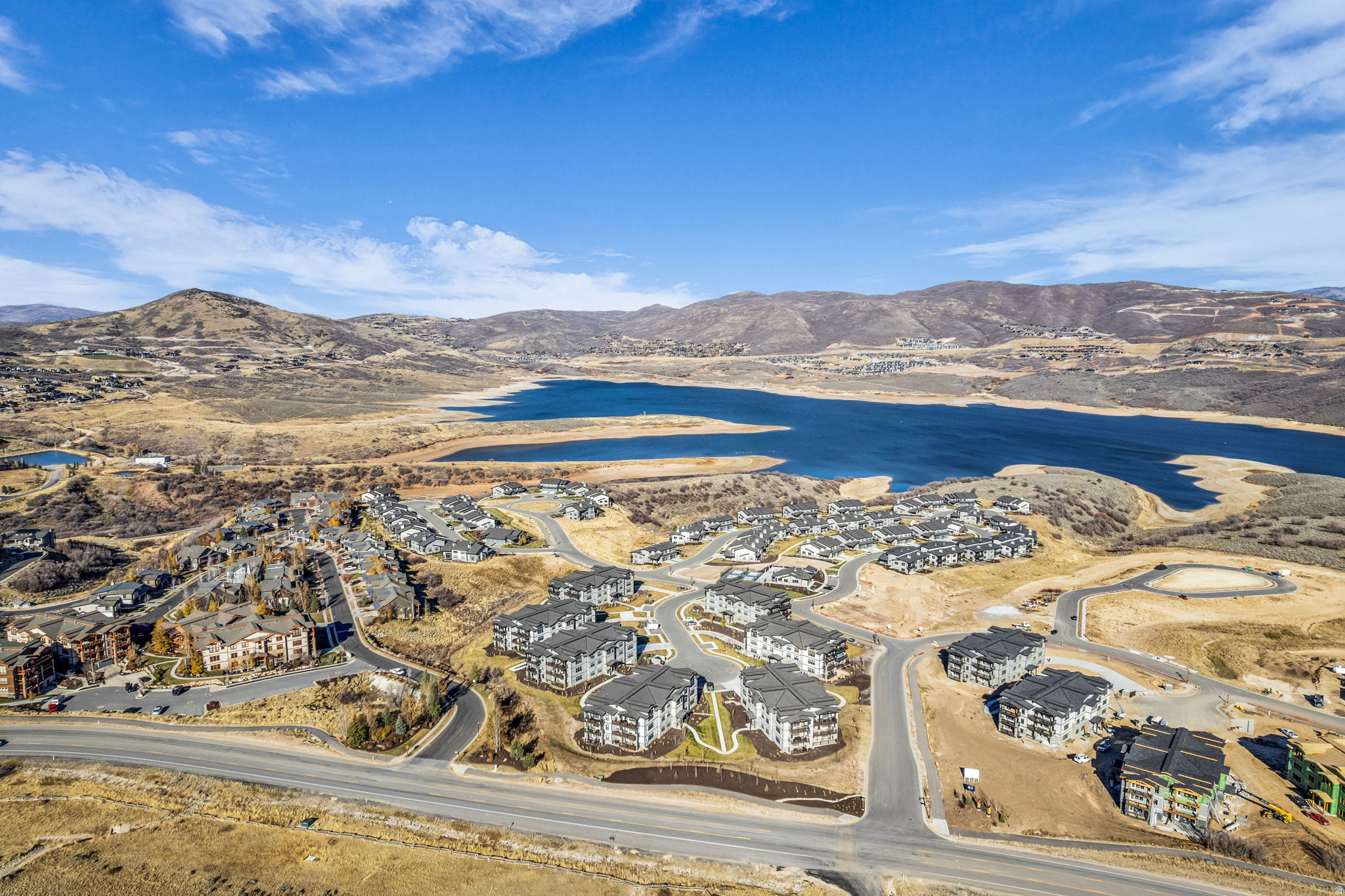 MAYFLOWER LAKESIDE - Residential