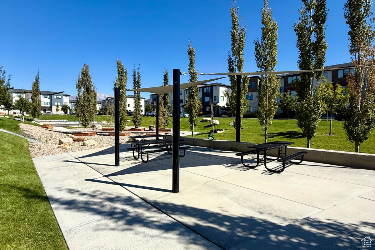 MEADOWBROOK - Residential