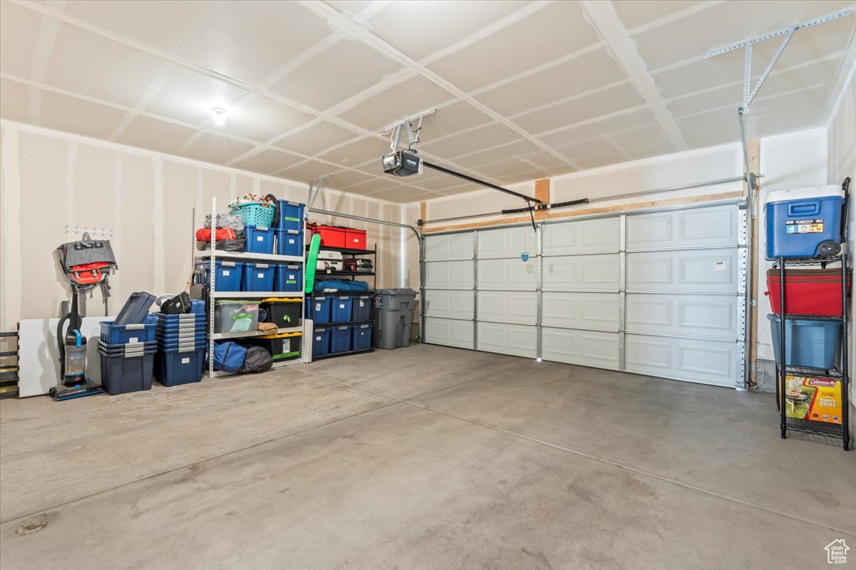 MEADOWBROOK - Residential