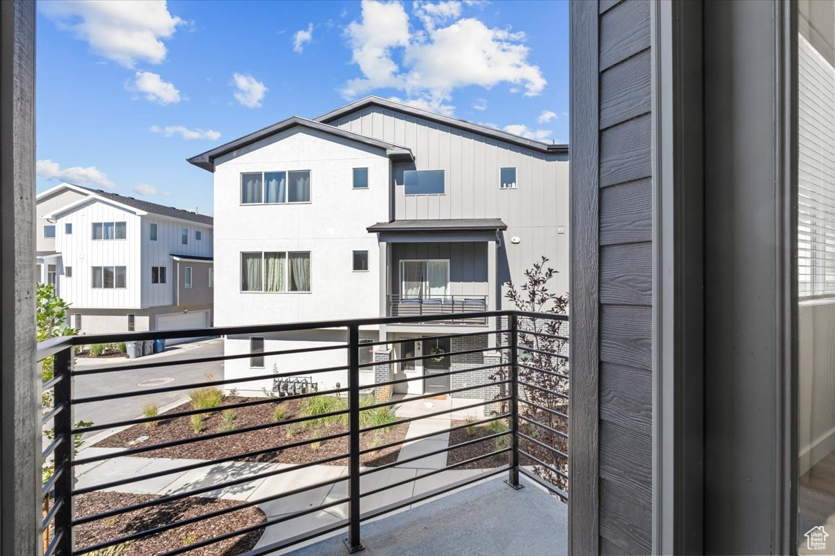 MEADOWBROOK - Residential