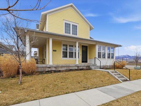 Photo of 10328 S YELLOW KNIFE WAY, South Jordan, UT 84009 (MLS # 2141648)