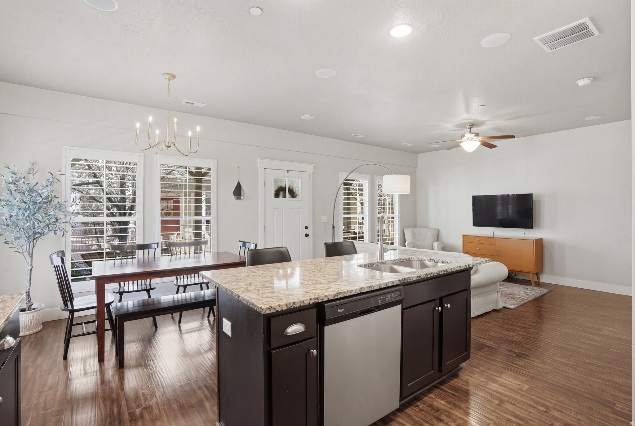 HIGHLAND GARDENS - Residential