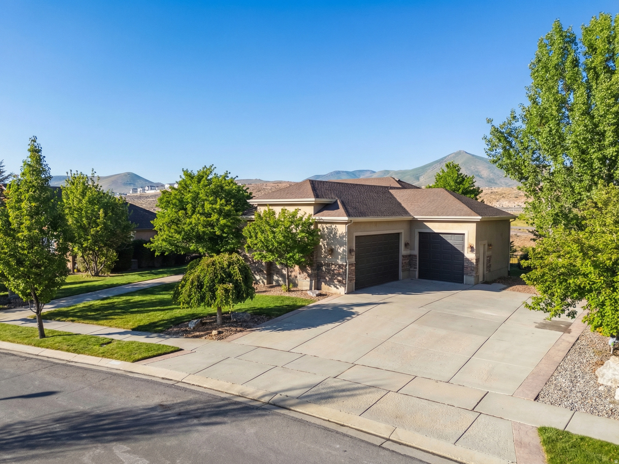 MT AIREY AT RED HAWK RANCH R1-N2627 - Residential