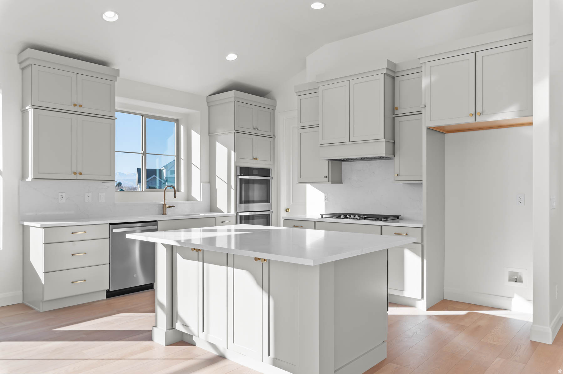 RIDGEVIEW EST 465 - Residential