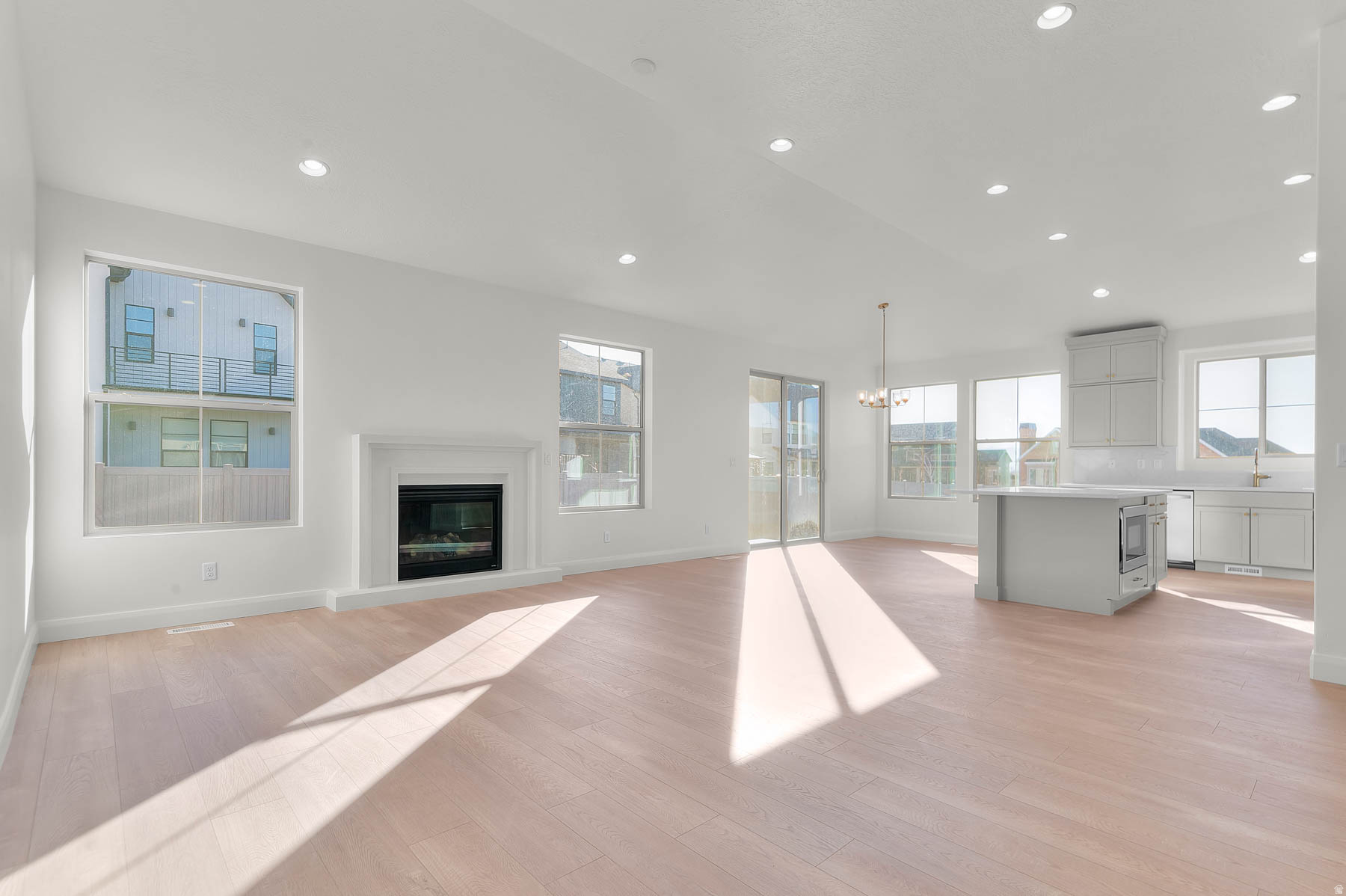 RIDGEVIEW EST 465 - Residential