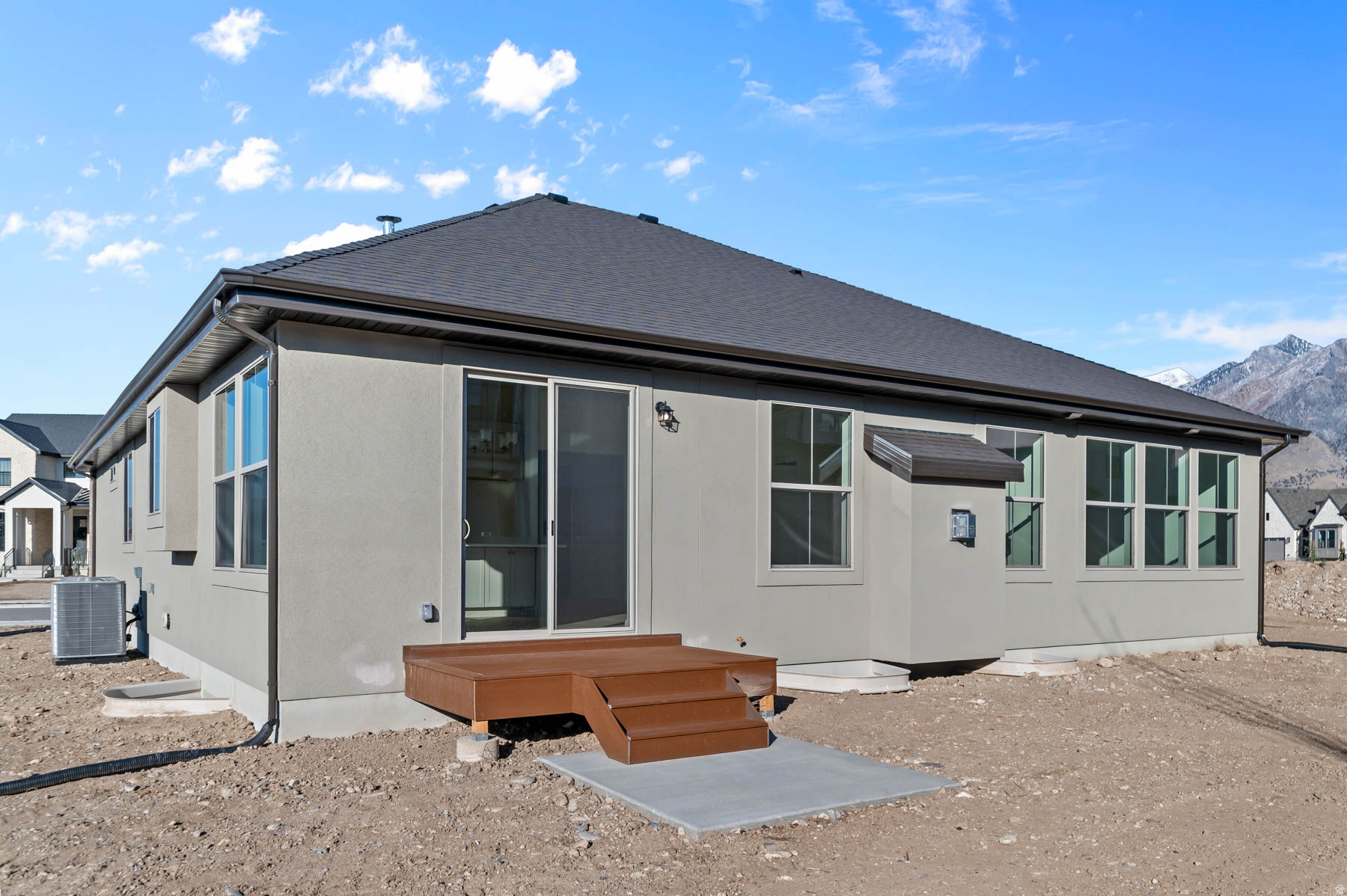 RIDGEVIEW EST 465 - Residential