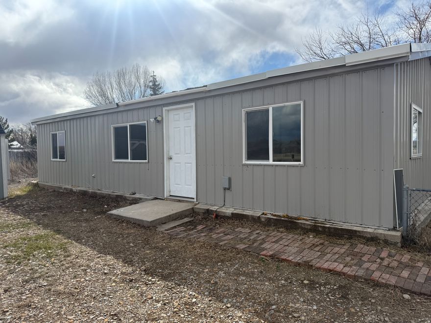 Square footage figures are provided as a courtesy estimate only and were obtained from court house records.  Buyer is advised to obtain an independent measurement.