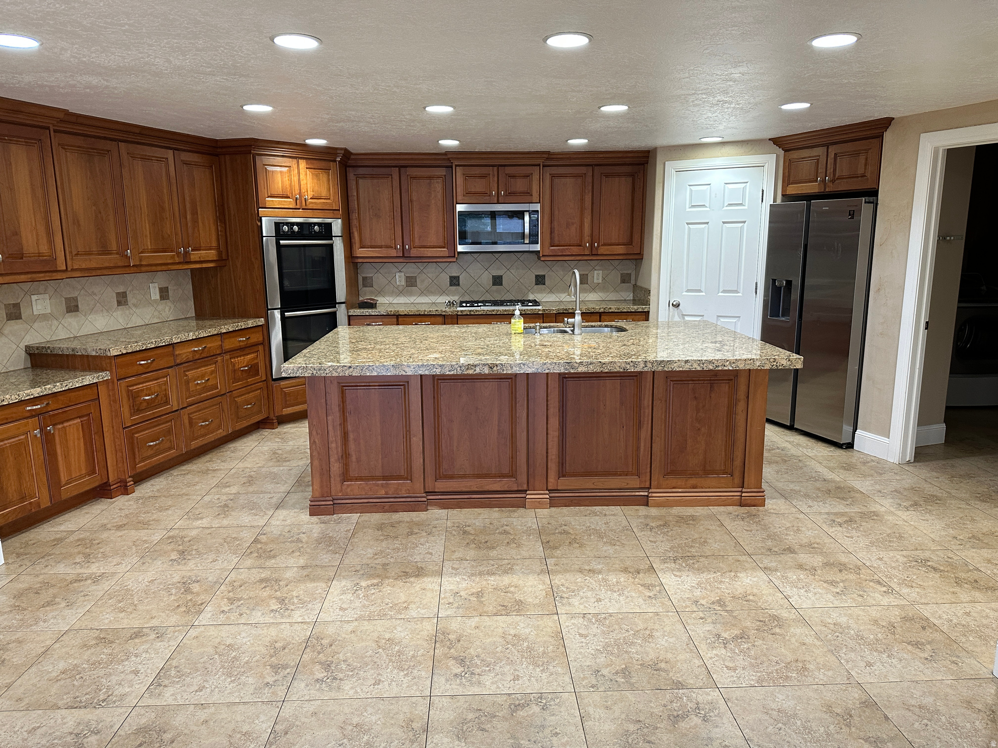 GLENMOOR COUNTRY ESTATES - Residential