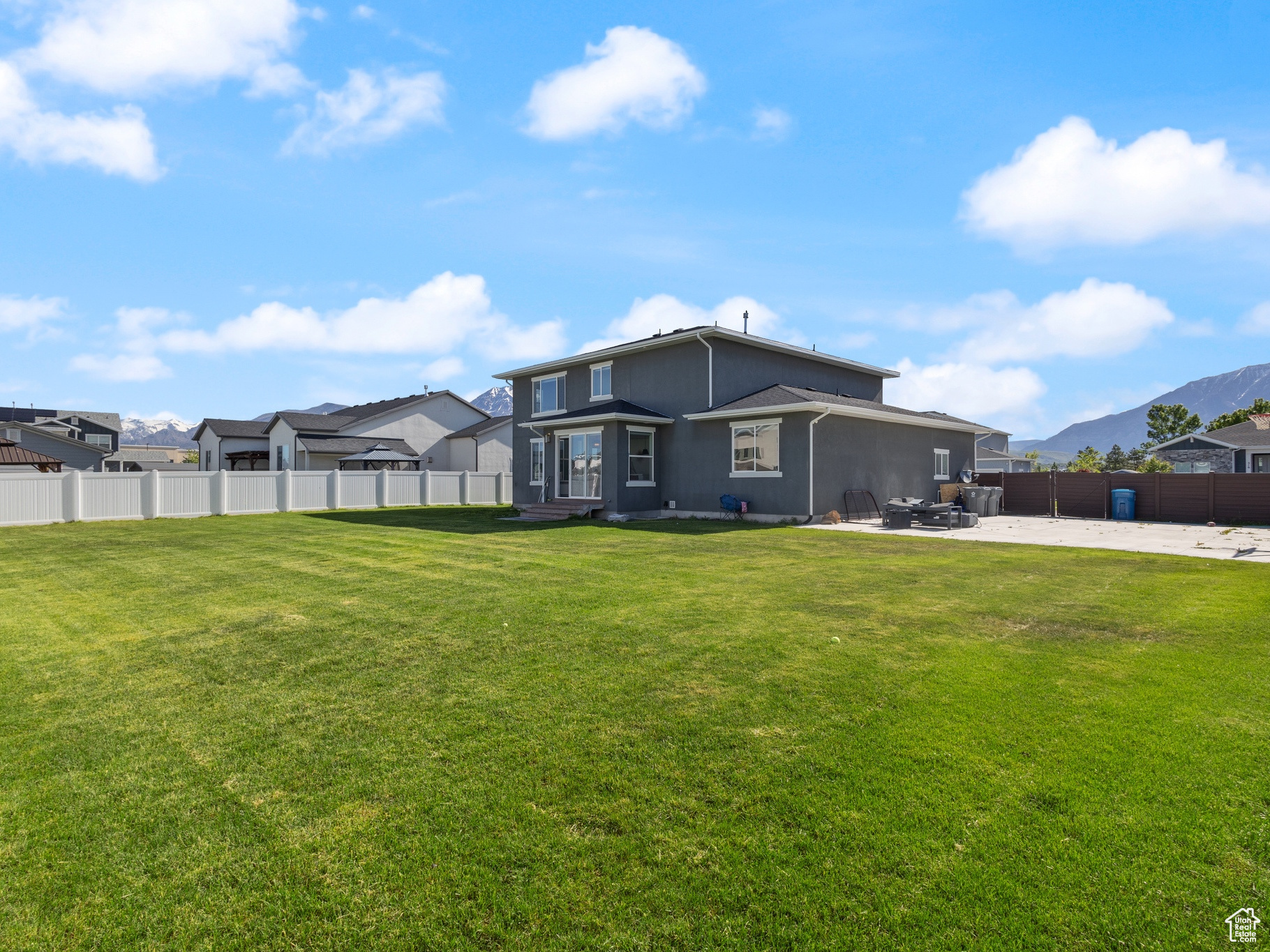 WATERS EDGE PHASE 3 - Residential