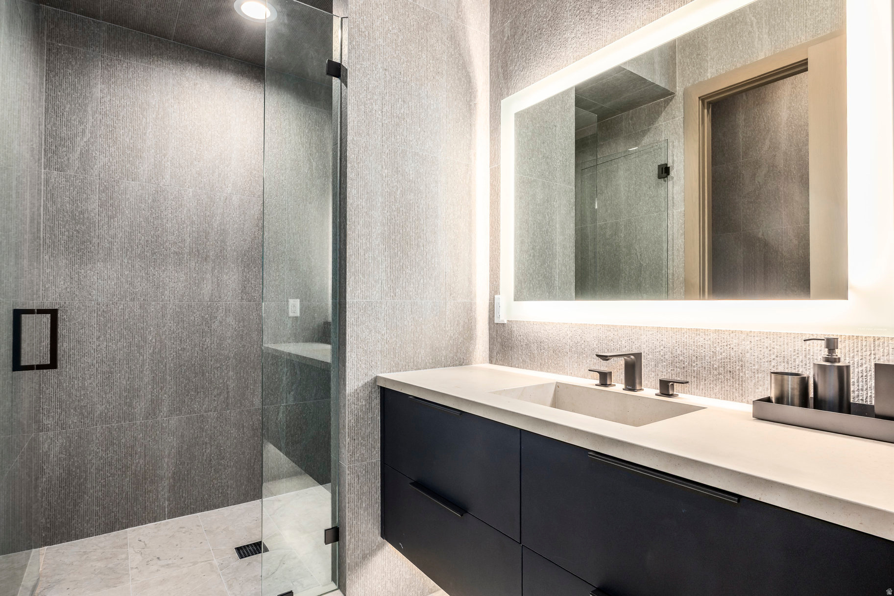 THE SUMMIT - Residential