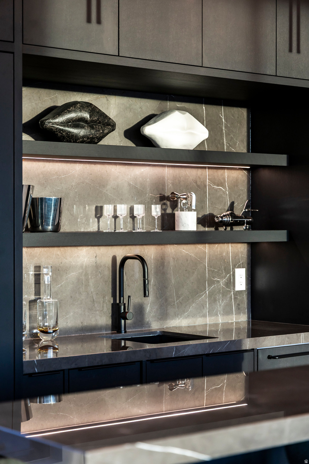 THE SUMMIT - Residential