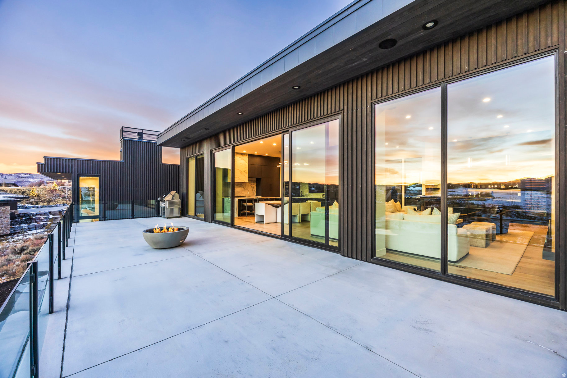 THE SUMMIT - Residential