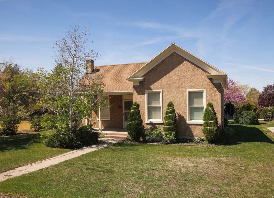 Square footage figures are provided as a courtesy estimate only and were obtained from County.  Buyer is advised to obtain an independent measurement.