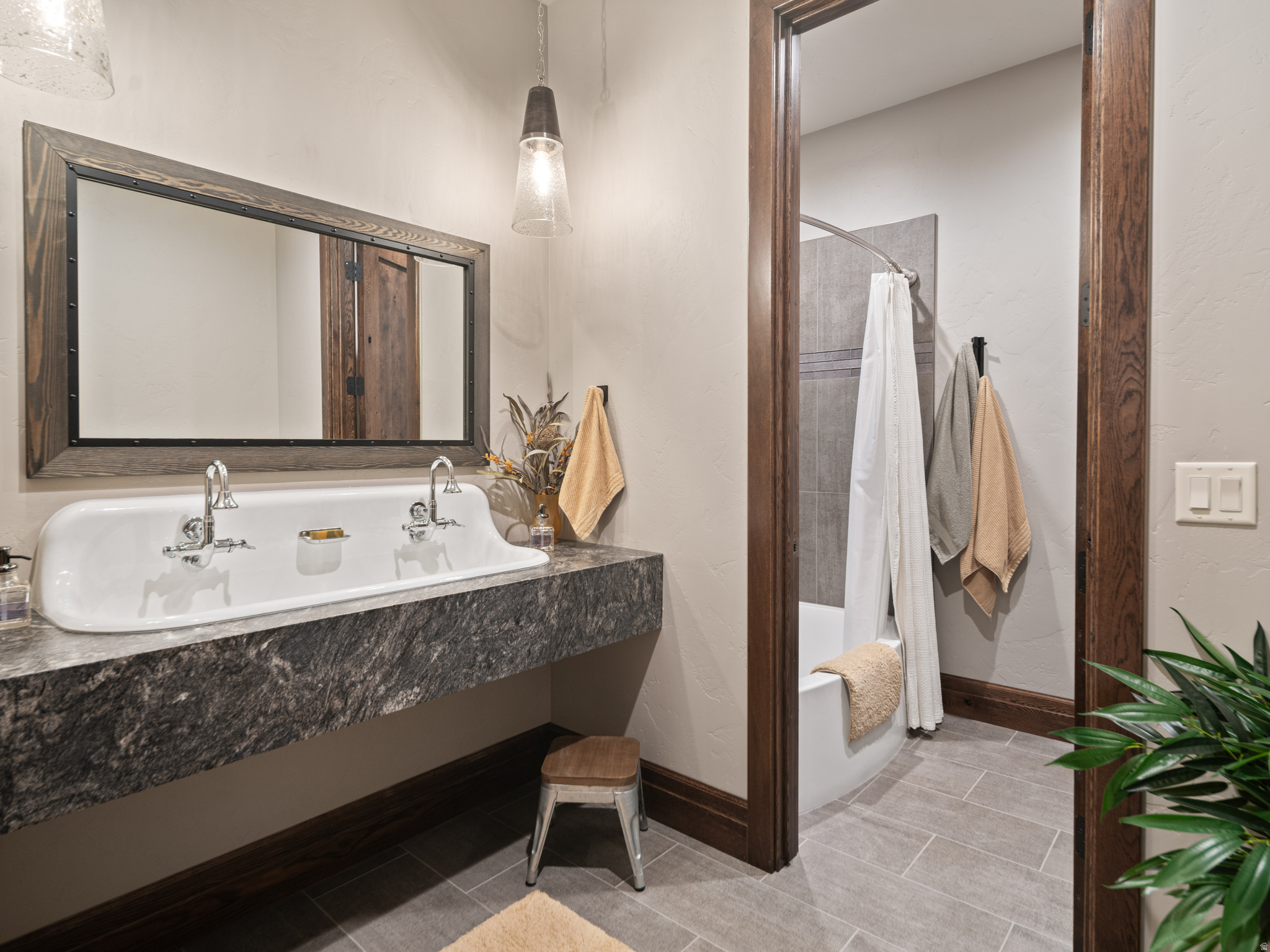 PINEVIEW OVERLOOK - Residential