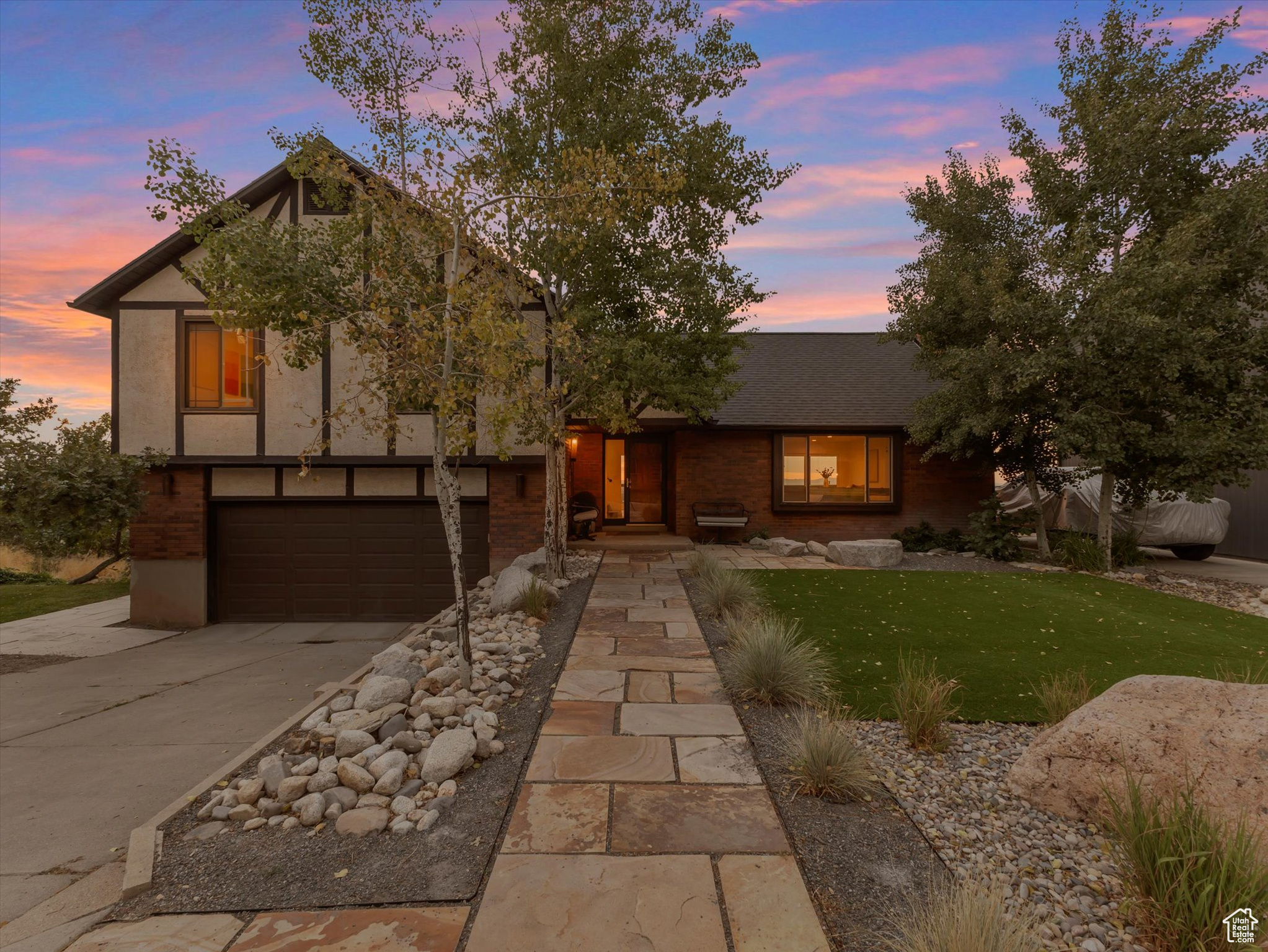 GOLDEN HILLS - Residential