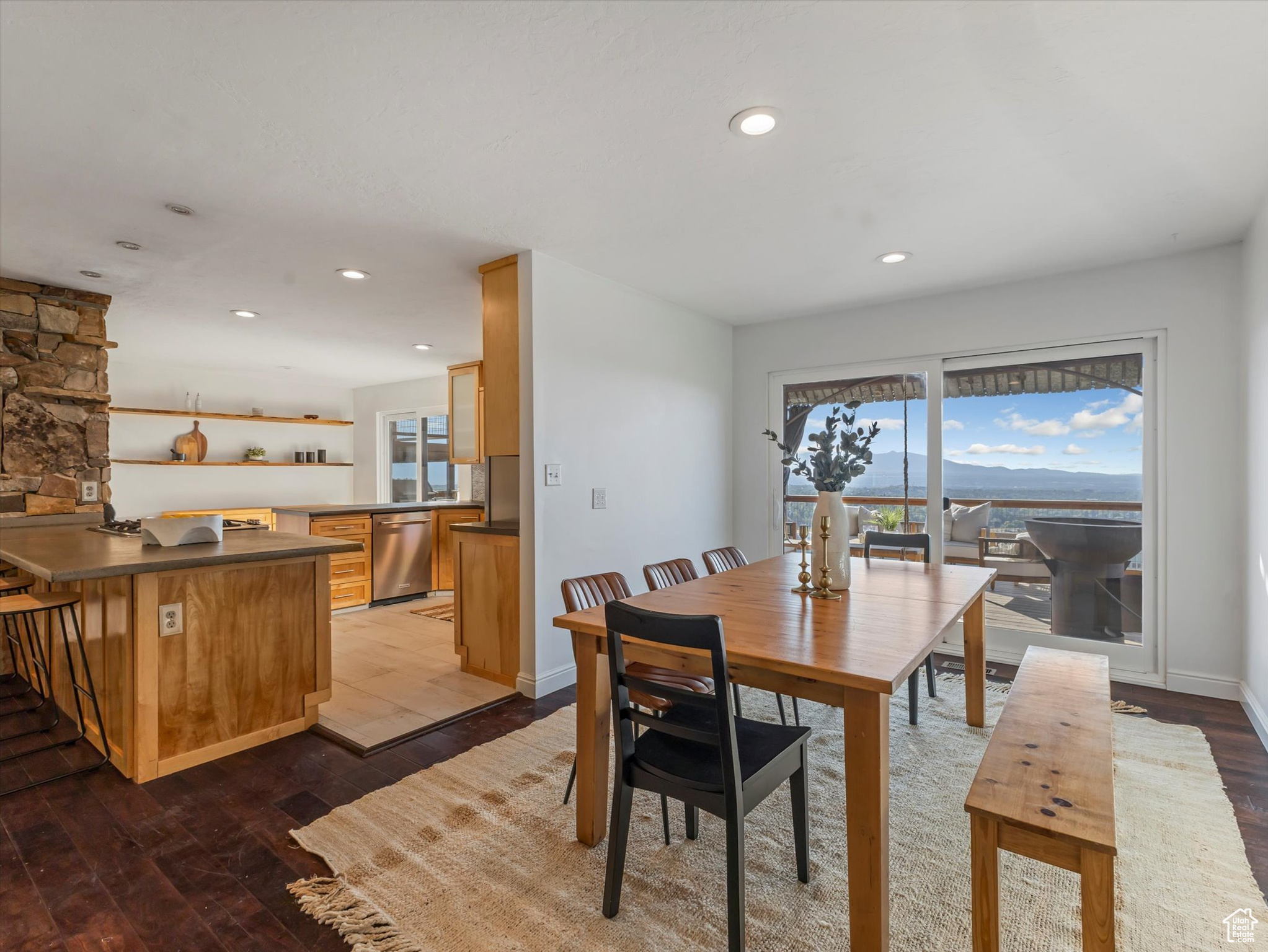 GOLDEN HILLS - Residential